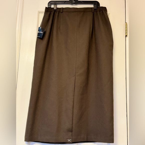 Sag Harbor Olive Green Midi Skirt - Picture 2 of 8